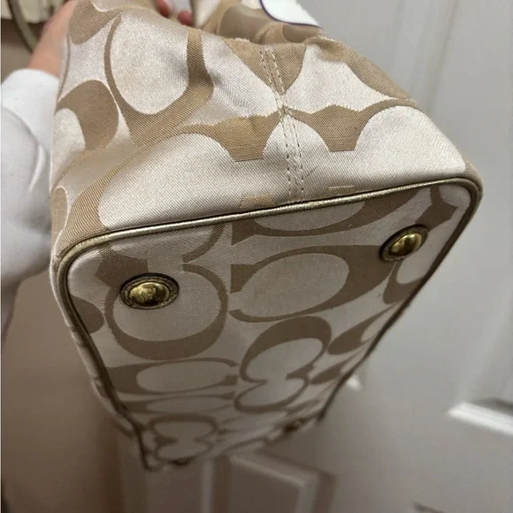 Coach RARE Poppy E1169-F17575 Graffiti Kiss-lock Satchel EUC - Picture 12 of 16